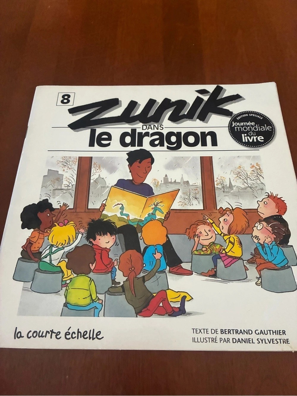 la courte échelle Zunik dans le dragon Children's Storybook